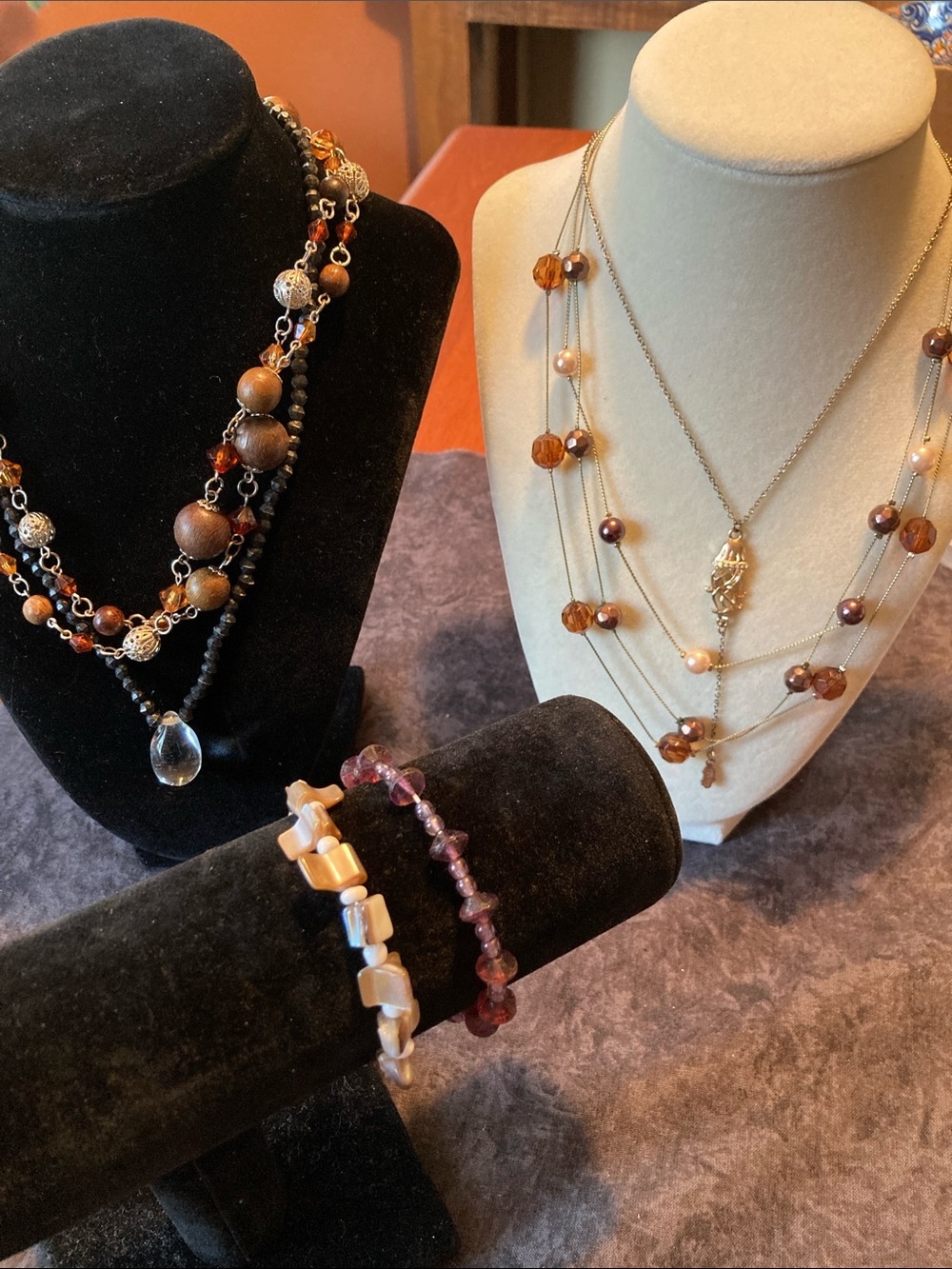 Stylish six piece necklace and bracelet jewelry bundle